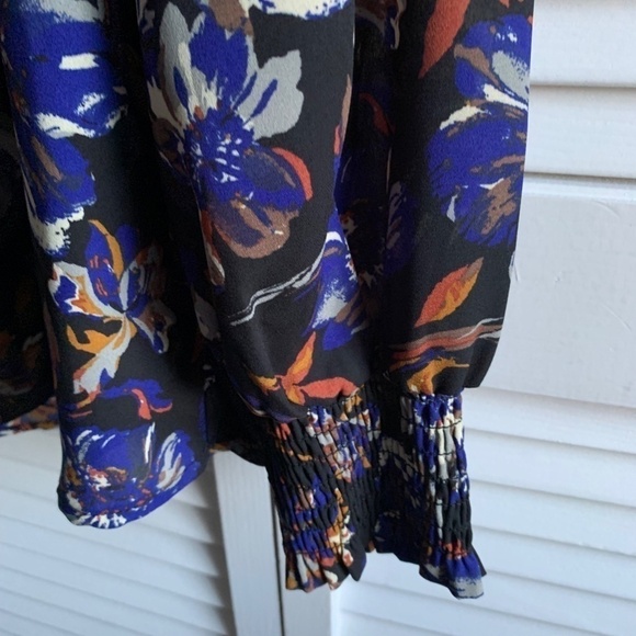 Pleione Long-Sleeve Floral Blouse with Keyhole Neckline in Small Size - Picture 7 of 9